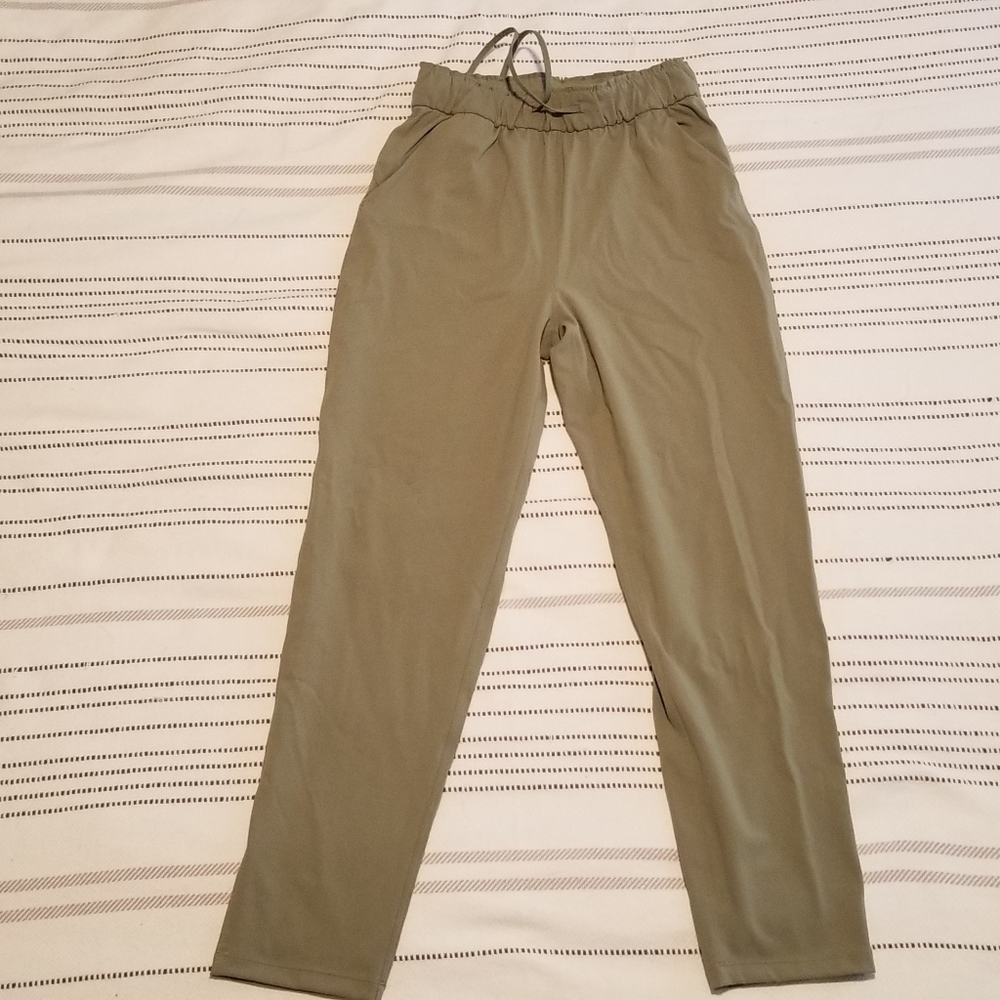 Lululemon Keep Moving 7/8 Pant Size 4
